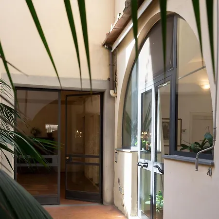 Characteristic Apartment In The Center Of Florence Buitenkant foto